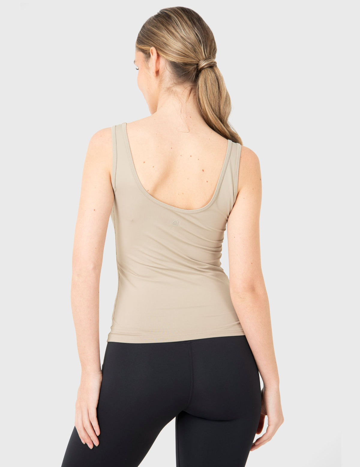 Polo Sin Mangas Para Mujer Tank Seamless Beige Bsoul