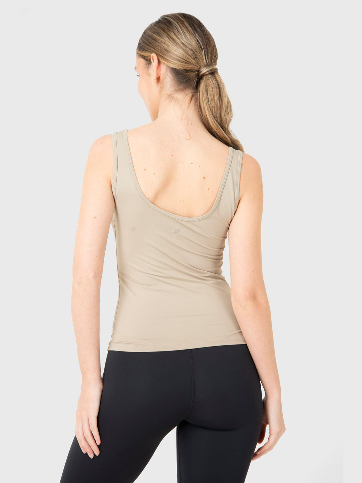 Polo Sin Mangas Para Mujer Tank Seamless Beige Bsoul