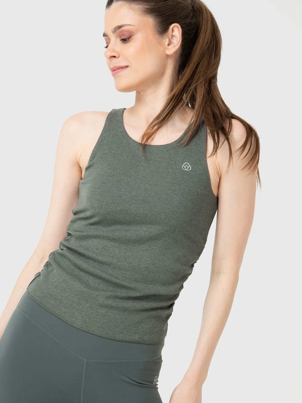 Polo Sin Manga Para Mujer Modal Tank Verde Bsoul