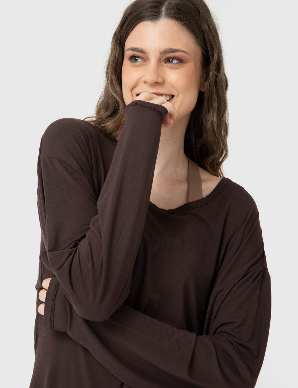 Polo Manga Larga Para Mujer Twist-Back Modal Marrón Bsoul