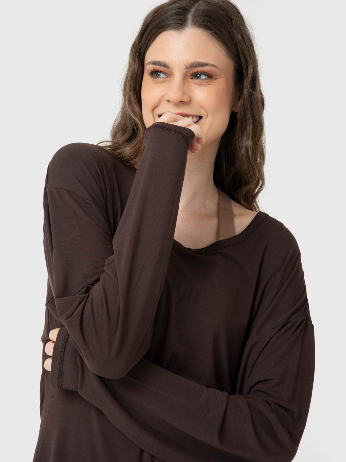 Polo Manga Larga Para Mujer Twist-Back Modal Marrón Bsoul